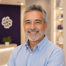Carlos Méndez, 58 años